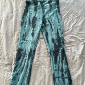 Women’s blue tie-dye lululemon leggings (short)